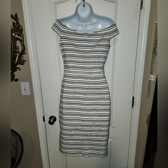 Black house white market fitted wiggle dress - Picture 4 of 8